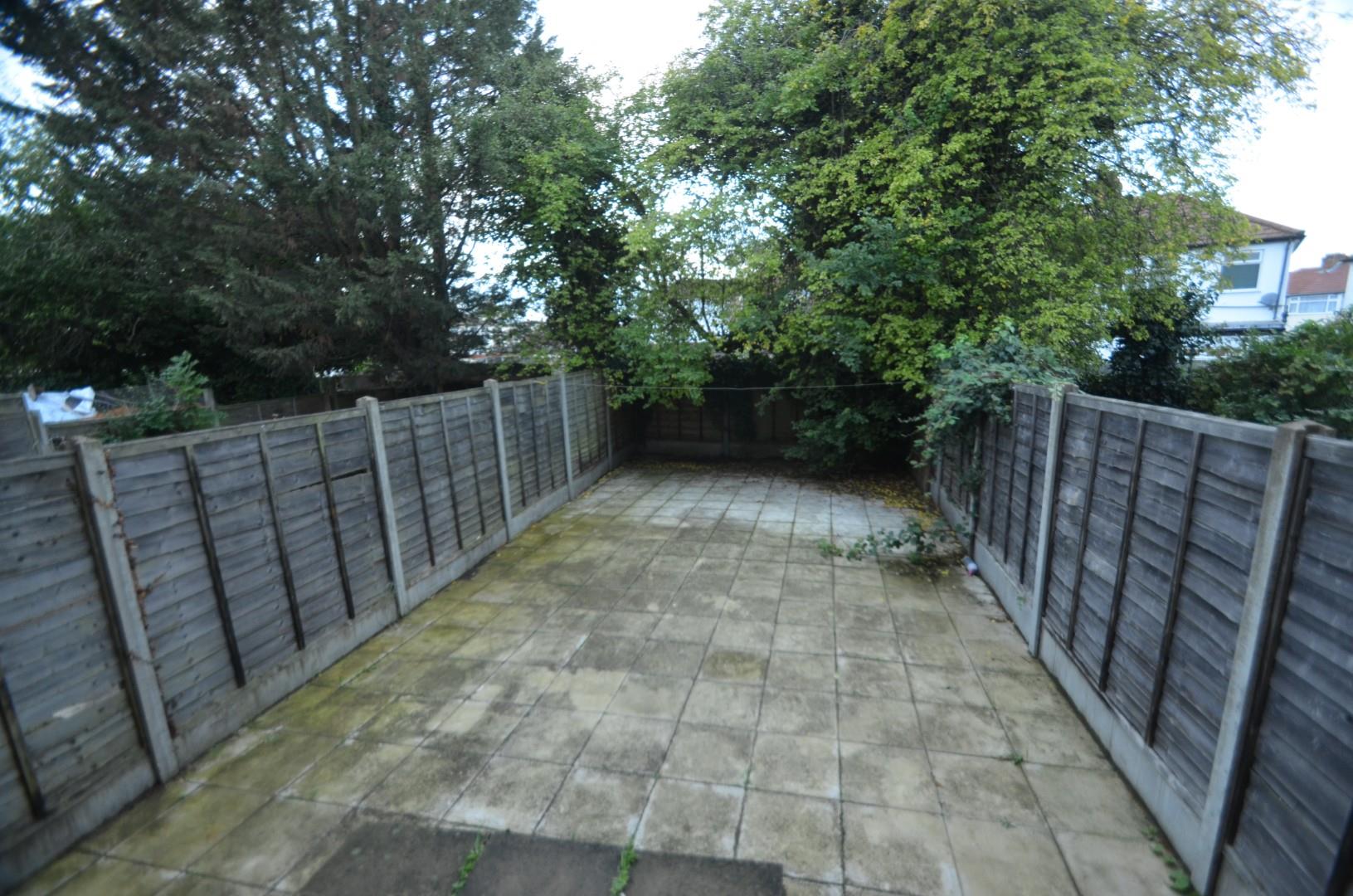 Briary Grove, Edgware